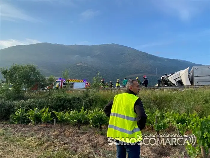 somoscomarca_vilamartin_accidente_n-120_camionvolcado_fallecidos_2023847