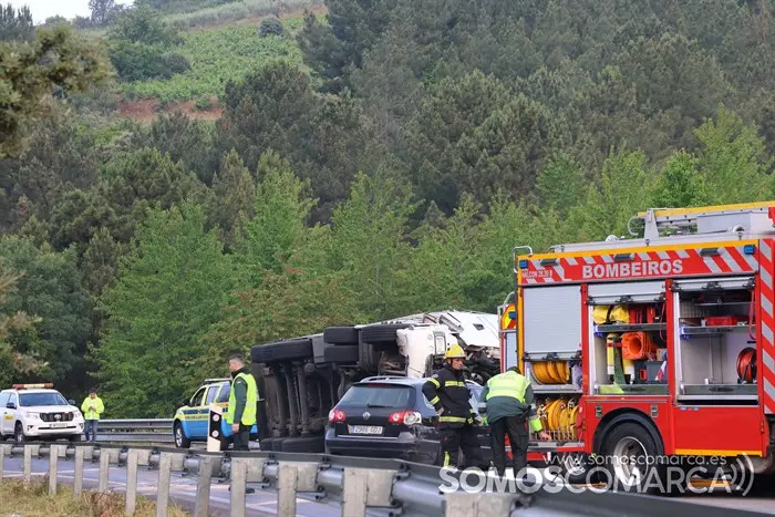 somoscomarca_vilamartin_accidente_n-120_camionvolcado_fallecidos_2023840