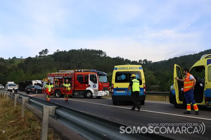 somoscomarca_vilamartin_accidente_n-120_camionvolcado_fallecidos_2023843