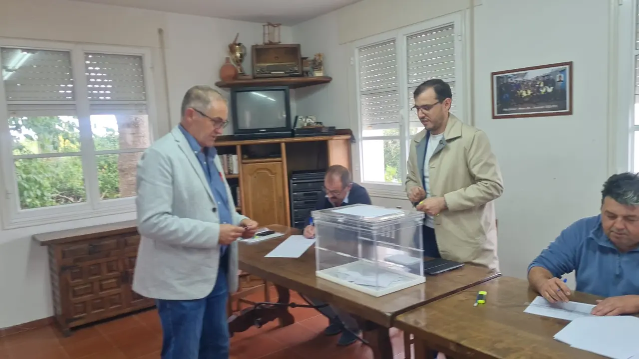 somoscomarca-amablefernandez-manzaneda-voto-elecciones-2023-05-28