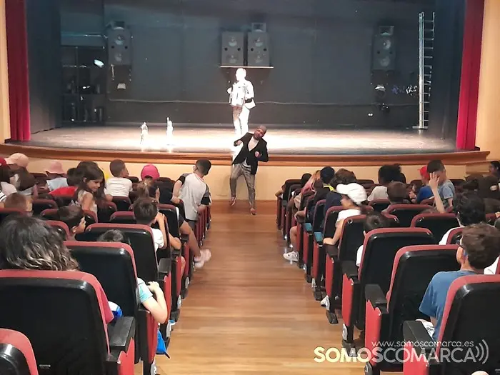 somoscomarca_teatrolauroolmo_niñosvagalume_2023