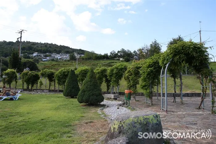 somoscomarca_vilariñodeconso_arearecreativacenza_pradoalbar_asportas_columpio_rutaplata_20232084 (2)