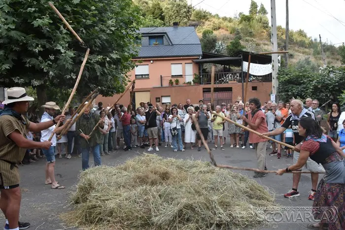 somoscomarca_veigamuiños_mercadomedieval_muestramalla_pandereteirasaveiga (27)