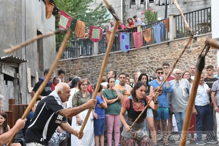 somoscomarca_veigamuiños_mercadomedieval_muestramalla_pandereteirasaveiga (32)