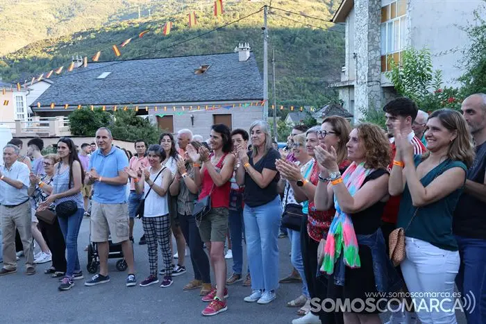 somoscomarca_vilamartin_festadascovas_apequena_pregon_sarafernandez_202320232157 (12)