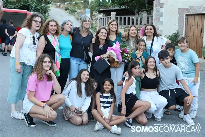 somoscomarca_vilamartin_festadascovas_apequena_pregon_sarafernandez_202320232157 (23)