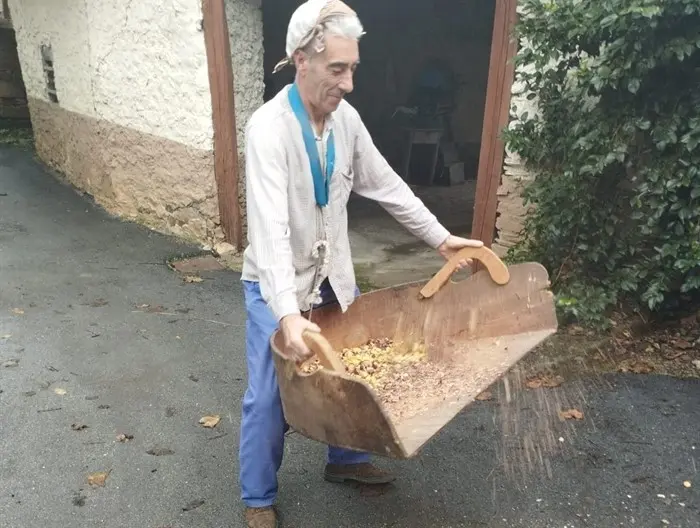 somoscomarca_231214_sanvicentedeleira_pisadacastaña (5)