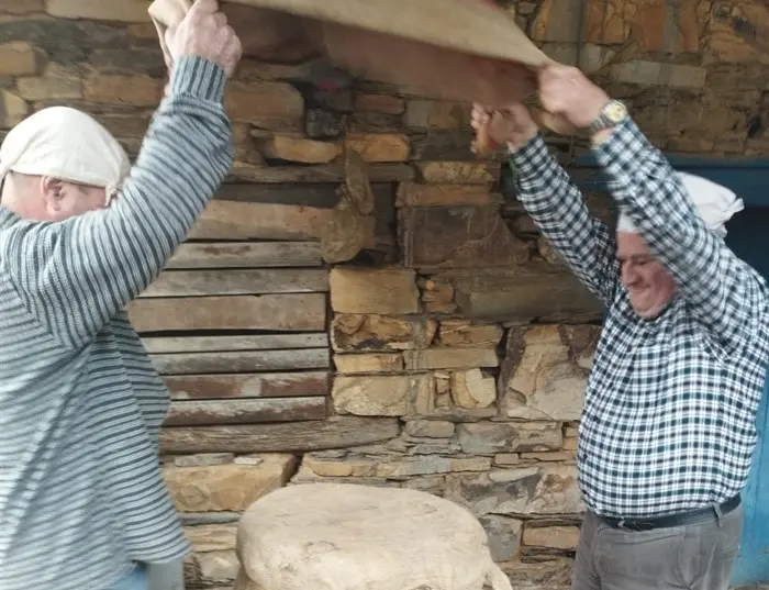 somoscomarca_231214_sanvicentedeleira_pisadacastaña (1)