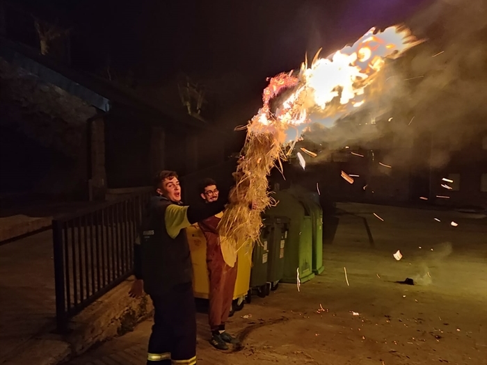 somoscomarca_240212_aveiga_entroido_fachos (1)