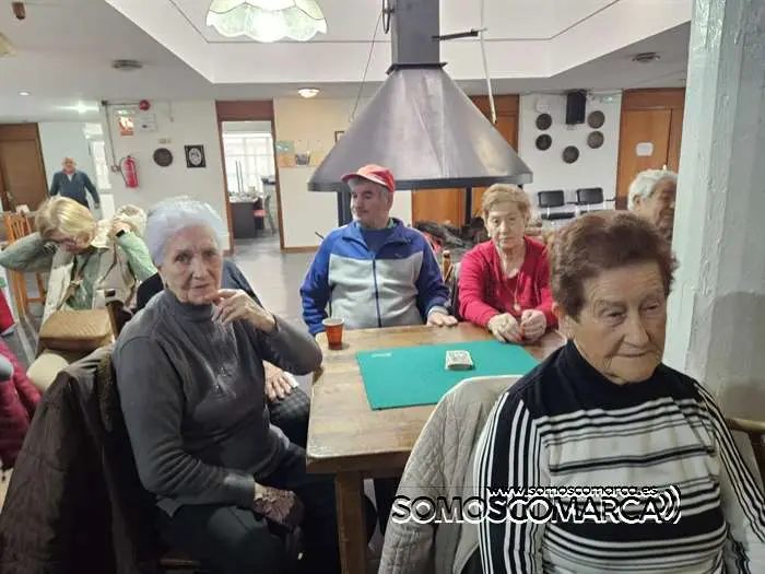 somoscomarca_obarco_centromayores_charla_educacionvial_policialocal_lozano_bea_2024 (3)