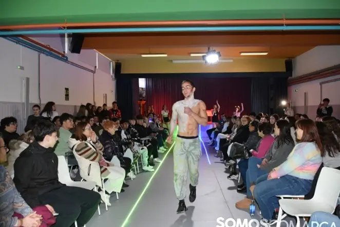 somoscomarca_obarco_ieslauroolmo_desfile_maquillaje_peluqueria_2024 (7)