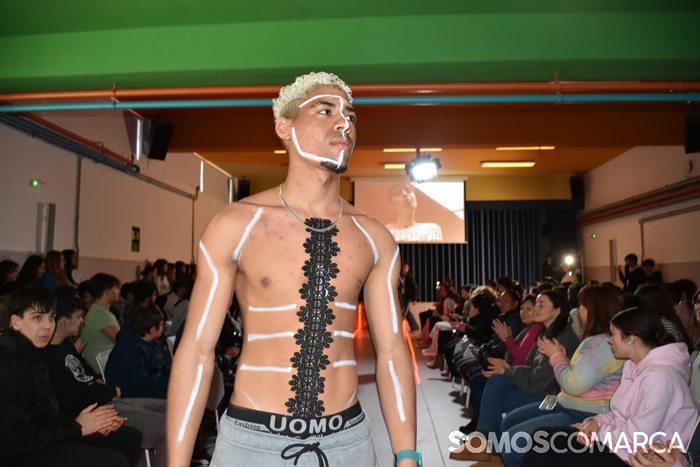 p_somoscomarca_obarco_ieslauroolmo_desfile_maquillaje_peluqueria_2024 (40)
