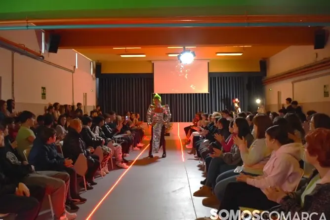 somoscomarca_obarco_ieslauroolmo_desfile_maquillaje_peluqueria_2024 (47)
