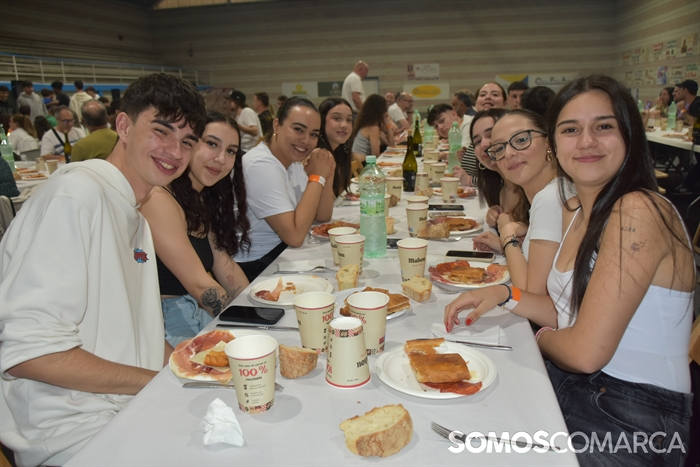 somoscomarca_20240608_vilamartin_pabellon_cdcorgomo_cena_aficion (27)