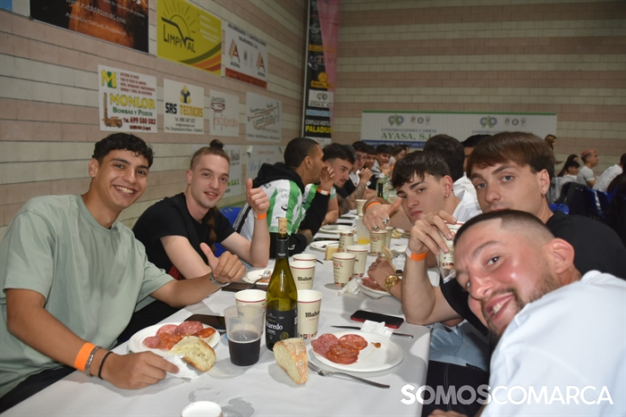 somoscomarca_20240608_vilamartin_pabellon_cdcorgomo_cena_aficion (47)