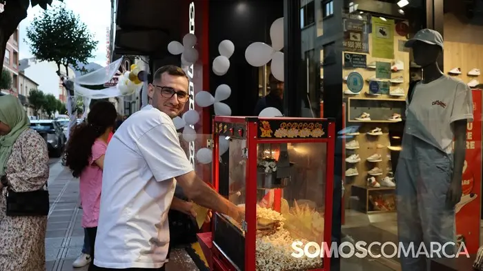 somoscomarca_240614_obarco_noiteblanca_batucada_tiendas_comercio_cca1125