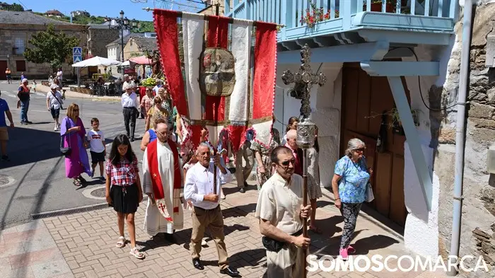 somoscomarca_240725_petin_festasantiago_procesion_plazaterraza_mesas (7)