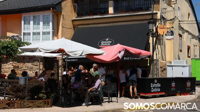 somoscomarca_240725_petin_festasantiago_procesion_plazaterraza_mesas (29)