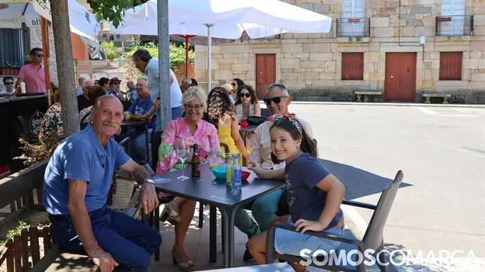 somoscomarca_240725_petin_festasantiago_procesion_plazaterraza_mesas (31)