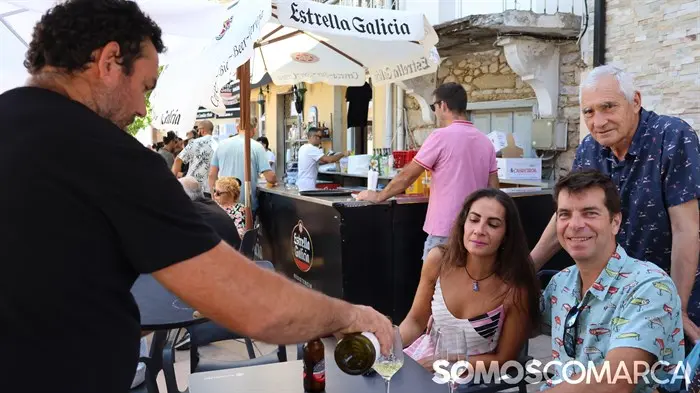 somoscomarca_240725_petin_festasantiago_procesion_plazaterraza_mesas (37)