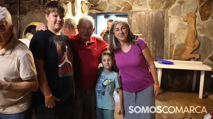 somoscomarca_240802_vilamartin_covas_apequena_nitapregonera 2001