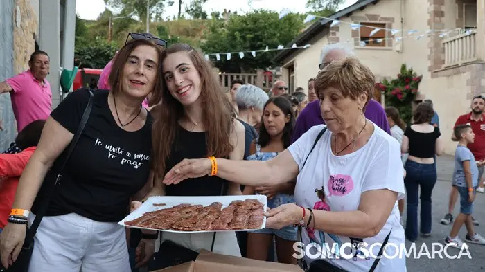 somoscomarca_240802_vilamartin_covas_apequena_nitapregonera 2004