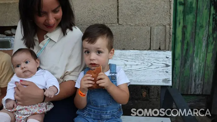 somoscomarca_240802_vilamartin_covas_apequena_nitapregonera 2011