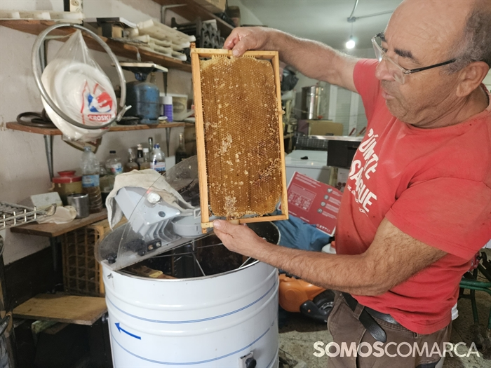 somoscomarca_20240927_robledo_procesoelaboracionmiel_miel_colmena_centrifugadora_panel (14)