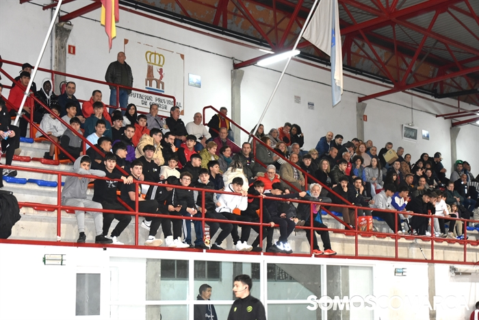 somoscomarca_20241201_pabelloncalabagueiros_futbolsala_pizarrastrescuñados_asneves (6)