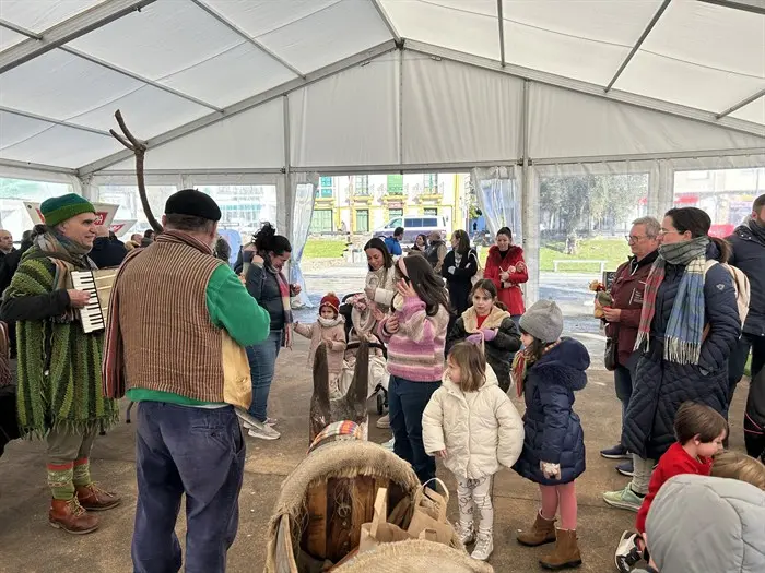 somoscomarca_2024_12_28_quiroga_navidad_mercadillodenadal_5888 (2)