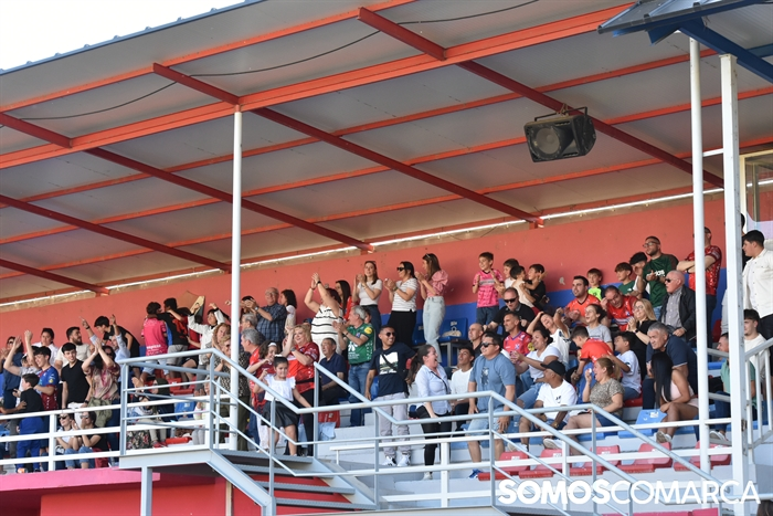 somoscomarca_20250427_calabagueiros_futbol_cdbaropontevedrab_gradas_aficionados(18)