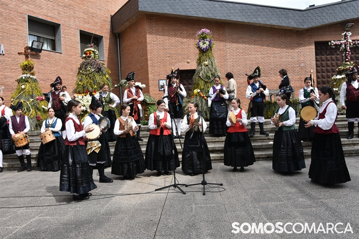 somoscomarca_20250501_obarco_plazaprincipe_mayos_coplas_puestosmercadillo (8)