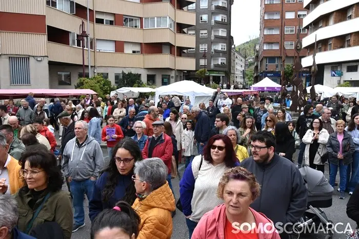somoscomarca_20250501_obarco_plazaprincipe_mayos_coplas_puestosmercadillo (10)