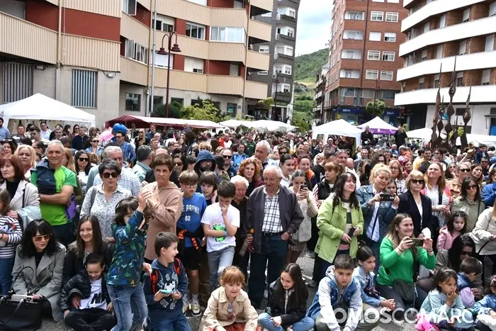 somoscomarca_20250501_obarco_plazaprincipe_mayos_coplas_puestosmercadillo (19)