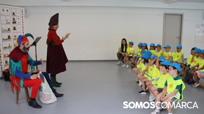 somoscomarca_arua_merellesmariaalbert_albergue_ceipmanuelrespino_firmaconvenio (2)