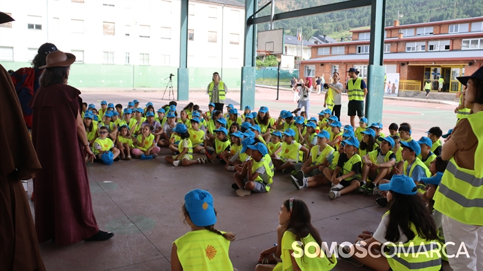 somoscomarca_arua_merellesmariaalbert_albergue_ceipmanuelrespino_firmaconvenio (5)