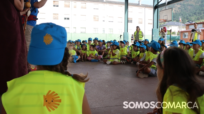 somoscomarca_arua_merellesmariaalbert_albergue_ceipmanuelrespino_firmaconvenio (6)