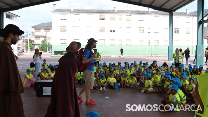 somoscomarca_arua_merellesmariaalbert_albergue_ceipmanuelrespino_firmaconvenio (7)