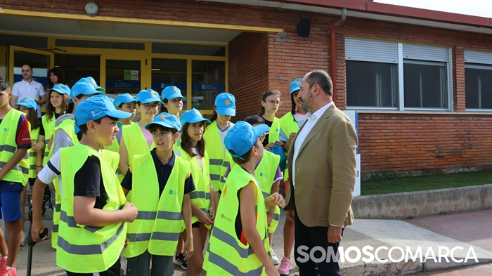 somoscomarca_arua_merellesmariaalbert_albergue_ceipmanuelrespino_firmaconvenio (11)