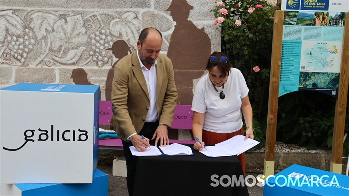 somoscomarca_arua_merellesmariaalbert_albergue_ceipmanuelrespino_firmaconvenio (15)