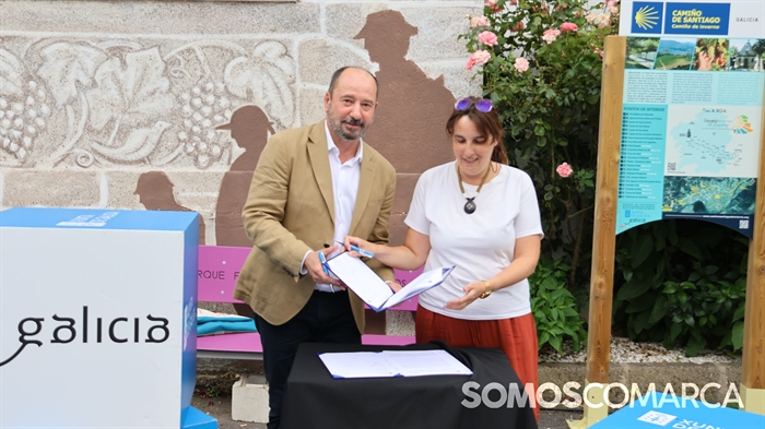 somoscomarca_arua_merellesmariaalbert_albergue_ceipmanuelrespino_firmaconvenio (17)