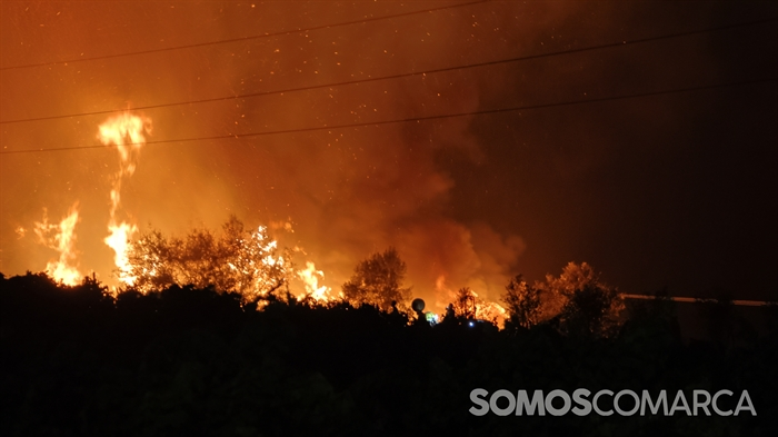 somoscomarca_20250815_petin_incendio_monte_llamas_panoramicanoche
