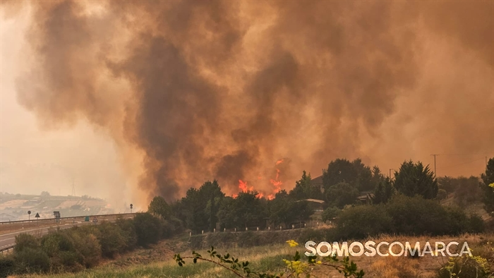 portada_somoscomarca_20250815_arua_incendio_vertedero_humo_llamas