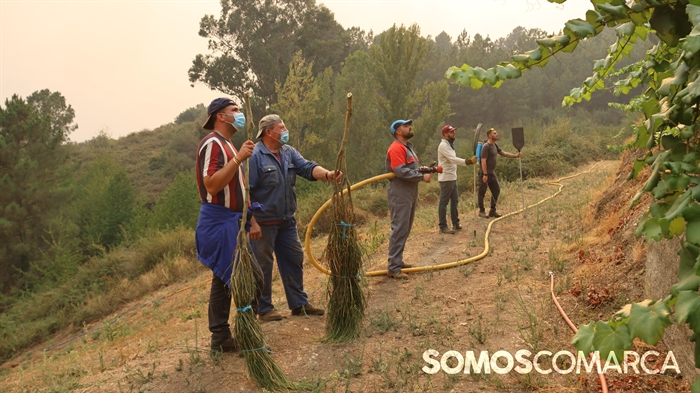 portada_somoscomarca_20250817_obarco_incendio_outarelo_voluntarios_manguera