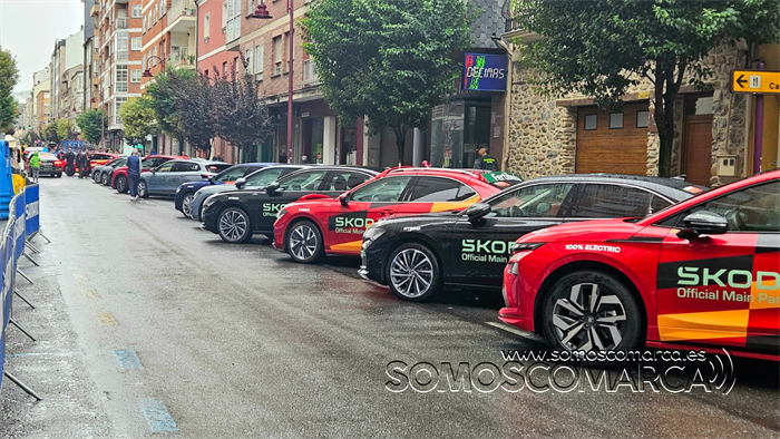 somoscomarca_20250910_obarco_vueltacilistaespaña_aurentinoalonso_luismenor_lalo_motos_cochesvuelta (2)