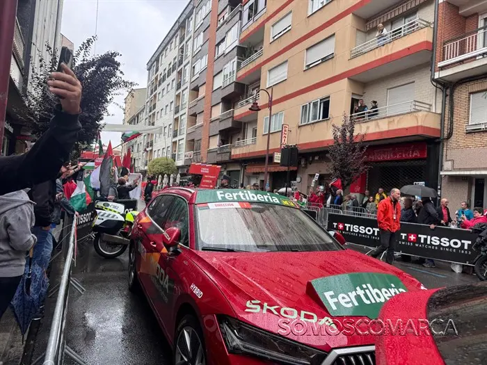 somoscomarca_20250909_obarco_salida_lavuelta_politicos_protestas1376