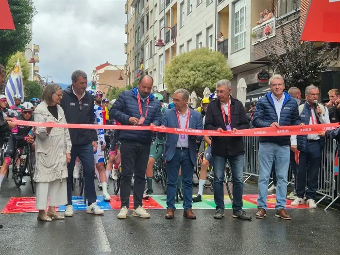 somoscomarca_20250909_obarco_salida_lavuelta_politicos_protestas1383