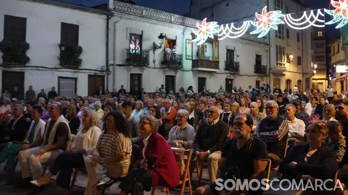 somoscomarca_obarco_pregon_evaarias_luces393