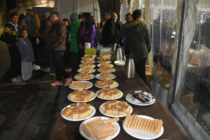 somoscomarca_20251130_rubia_mercadonavidad_chocolatada_regalos_sorteocestas (11)