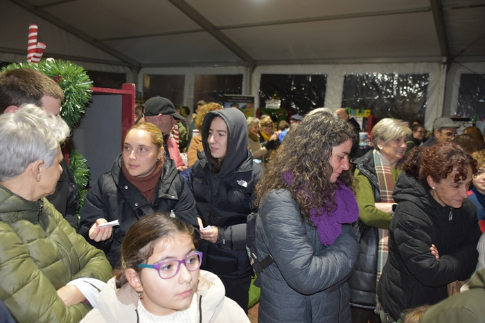 somoscomarca_20251130_rubia_mercadonavidad_chocolatada_regalos_sorteocestas (16)